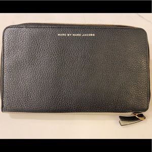 Marc Jacobs ZIP Around Travel Wallet